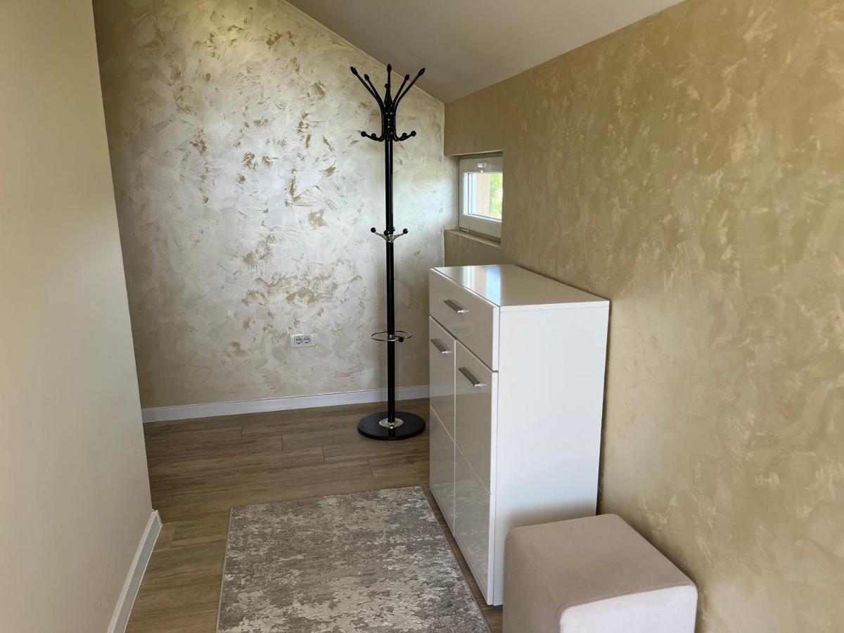 Apartment Helena Airport ポドゴリツァ エクステリア 写真