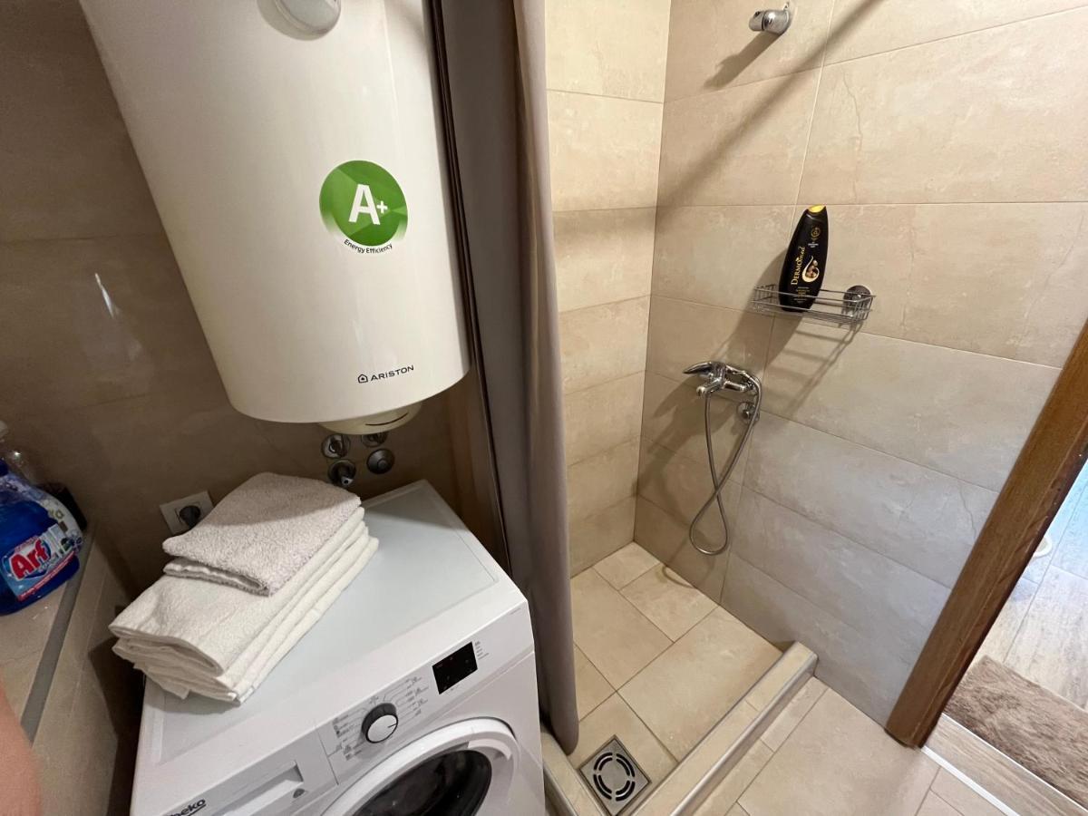 Apartment Helena Airport ポドゴリツァ エクステリア 写真