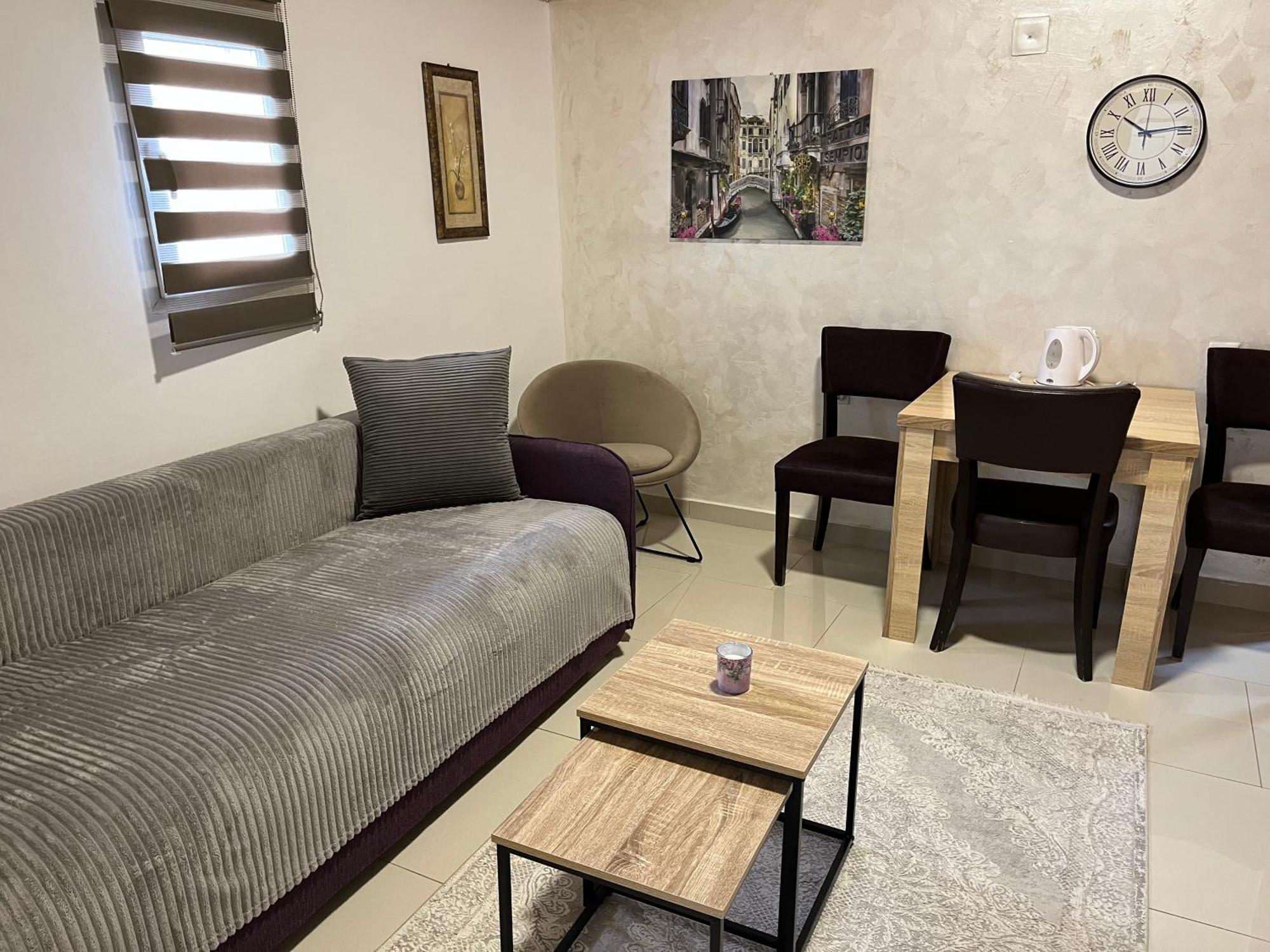 Apartment Helena Airport ポドゴリツァ エクステリア 写真